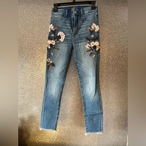 NWOT Abercrombie Jeans - Embroidered/Embellished - size 26/2R